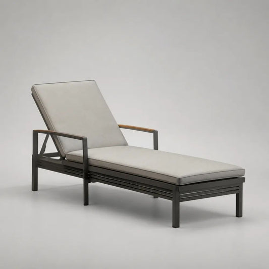 Lettino prendisole reclinabile da esterno con cuscini beige, telaio in alluminio antracite e braccioli in legno, 198 x 68 x 95 cm